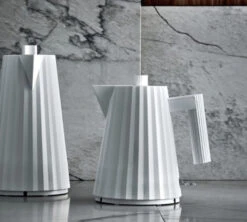 Bouilloire électrique 1L Plissé Blanche - ALESSI -Café De Qualité alessi bouilloire lifestyle2 2