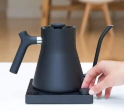 Bouilloire Stagg EKG Noir 90 Cl Col De Cygne - FELLOW 11 Bouilloire Stagg EKG Noir 90 Cl Col De Cygne - FELLOW -Café De Qualité bouilelec noir