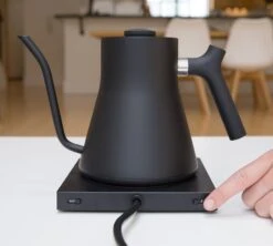 Bouilloire Stagg EKG Noir 90 Cl Col De Cygne - FELLOW 13 Bouilloire Stagg EKG Noir 90 Cl Col De Cygne - FELLOW -Café De Qualité bouilelec noir2