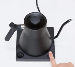 Bouilloire Stagg EKG Noir 90 Cl Col De Cygne - FELLOW 12 Bouilloire Stagg EKG Noir 90 Cl Col De Cygne - FELLOW -Café De Qualité bouilelecnoir