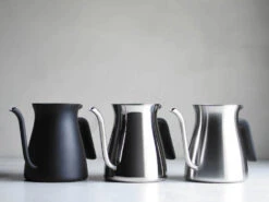 Bouilloire Traditionnelle Pour Over Mat 90 Cl Col De Cygne - KINTO -Café De Qualité bouilloires kinto kettle pour over