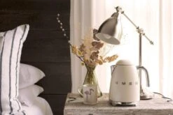 Bouilloire SMEG KLF03CREU Crème - 1.7L + Offre Cadeau -Café De Qualité creme simp amb