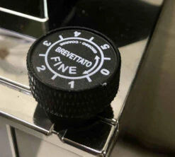 Moulin Expresso EUREKA Mignon Specialità Noir Mat Avec Trémie Fumée -Café De Qualité eureka mignon specialita setting 3