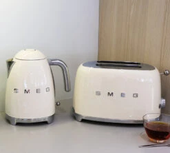 Set Petit-Déjeuner (Toaster - Cafetière Filtre - Presse Agrumes - Bouilloire) Crème - SMEG 13 Set Petit-Déjeuner (Toaster - Cafetière Filtre - Presse Agrumes - Bouilloire) Crème - SMEG -Café De Qualité gp et b