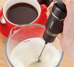 Mousseur à Lait à Piles - Judge -Café De Qualité mousseur piles judge 3