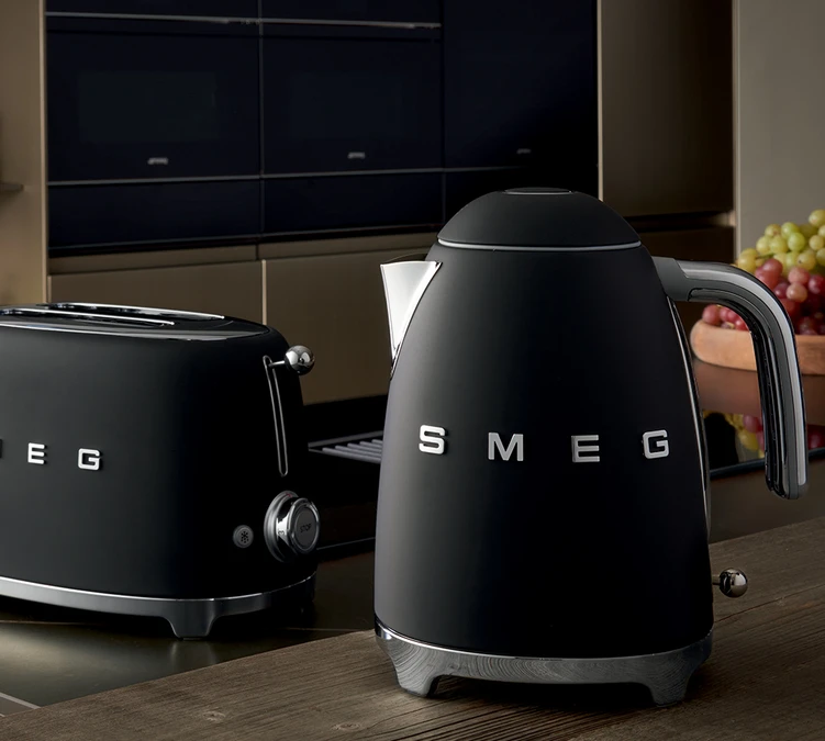 Bouilloire SMEG KLF03BLMEU Noir Mat - 1.7L + Offre Cadeau 6 Bouilloire SMEG KLF03BLMEU Noir Mat - 1.7L + Offre Cadeau – Image 6