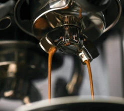 Machine Expresso SAGE The Barista Touch SES880BST4EEU1 Inox Noir -Café De Qualité sage baristatouch coffee 1