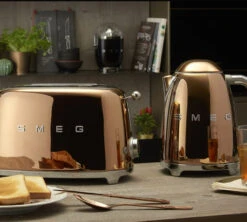 Bouilloire SMEG KLF03RGEU Cuivre - 1.7L + Offre Cadeau -Café De Qualité smeg b et gp