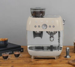 Machine Expresso SMEG EGF03CREU Crème Années 50 Avec Moulin Intégré -Café De Qualité smeg egf03 creme 5