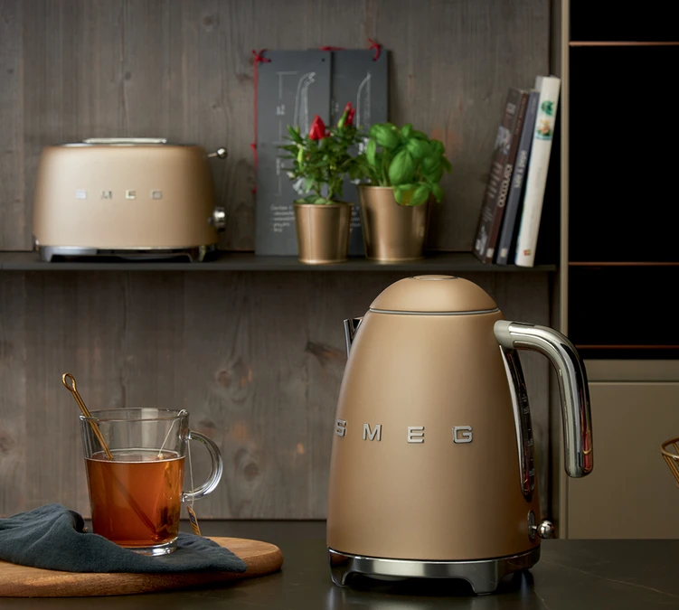 Bouilloire SMEG KLF03CHMEU Or Mat - 1.7L + Offre Cadeau 8 Bouilloire SMEG KLF03CHMEU Or Mat - 1.7L + Offre Cadeau – Image 8